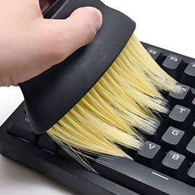 ブラシ長60mmでキーを外さず奥深く清掃