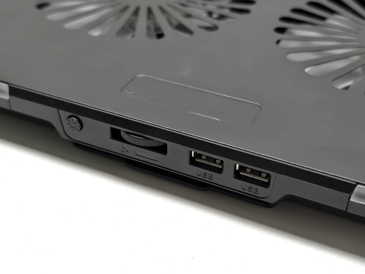 ダイヤル風量調節とUSBパススルー